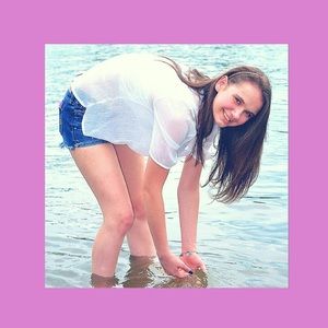 Meet your Posher, Alexis' beauty